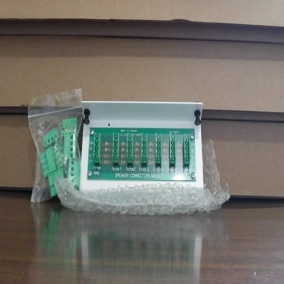 Leviton 1 x 6 Passive Audio Module - Connects 1 Amp To 6 Speakers - Picture 1 of 4